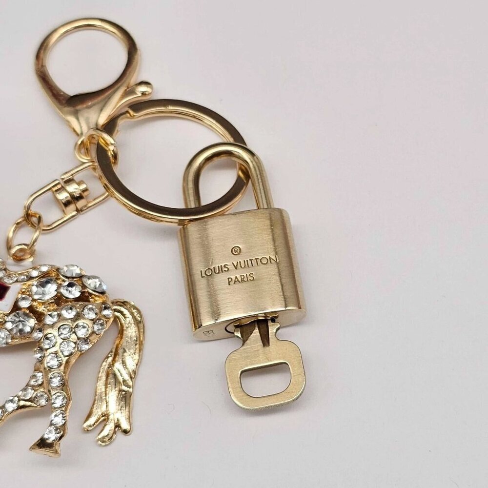 Authentic Louis Vuitton Padlock Gold 🔒 Key Set + Unbranded Keychain Charm - Picture 5 of 9
